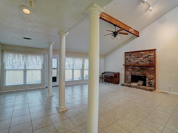 4th image of 3018 NE Kingsbriar Dr