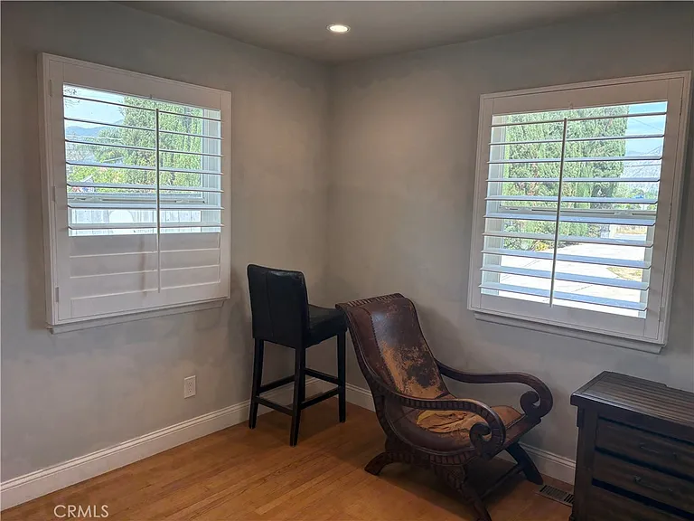 12917 Gladstone Ave — Photo 14