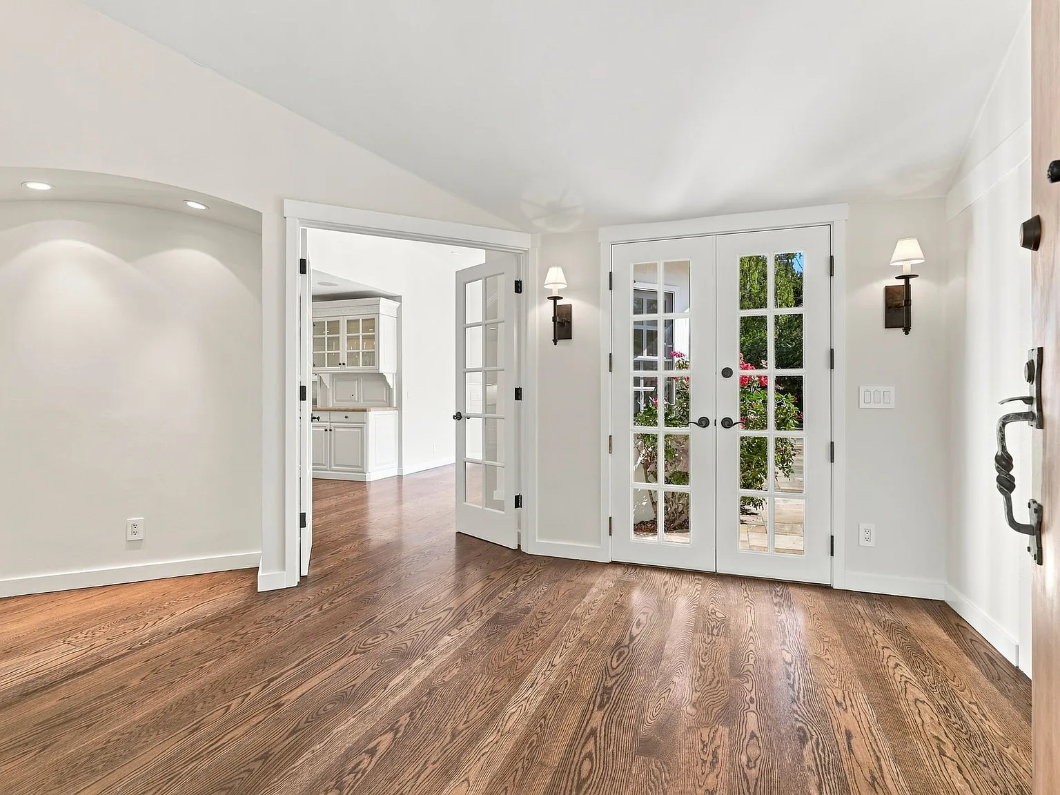5 bed, 5110 sqft, $27,500 — Photo 4
