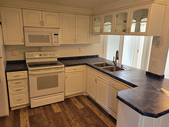 3rd image of 3829 Darlington Rd