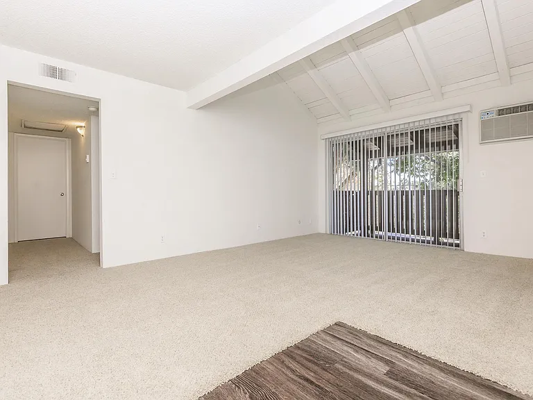 Country Hills Apartment Homes — Photo 37