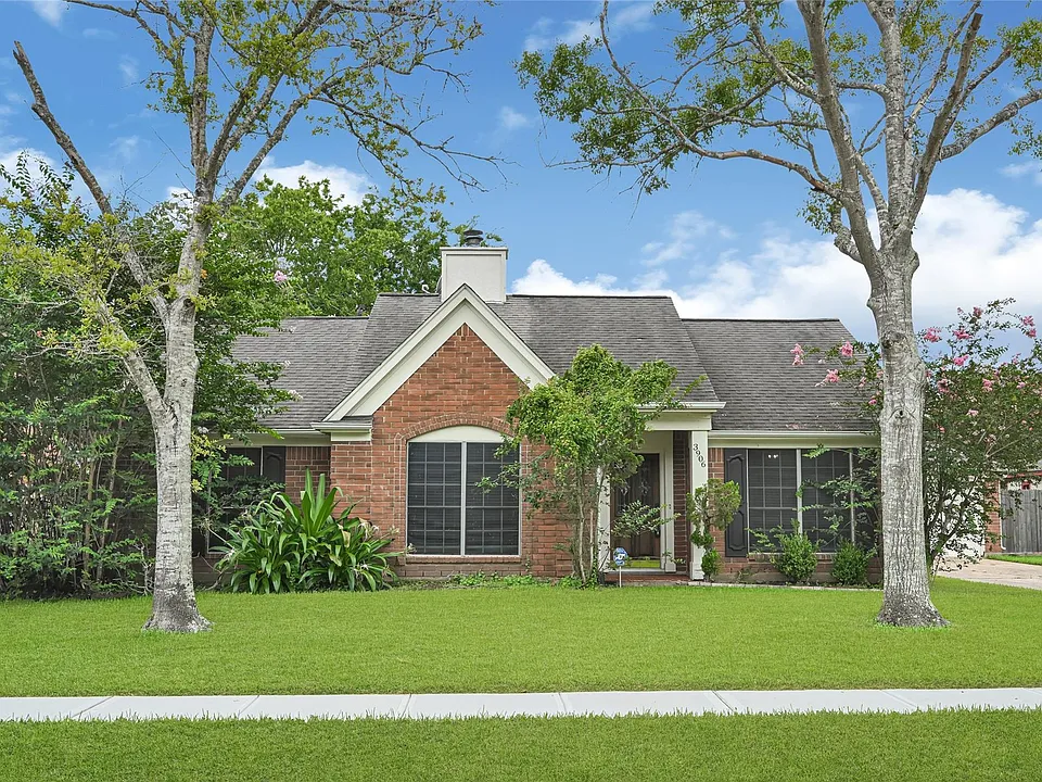 3906 Greenwood Dr