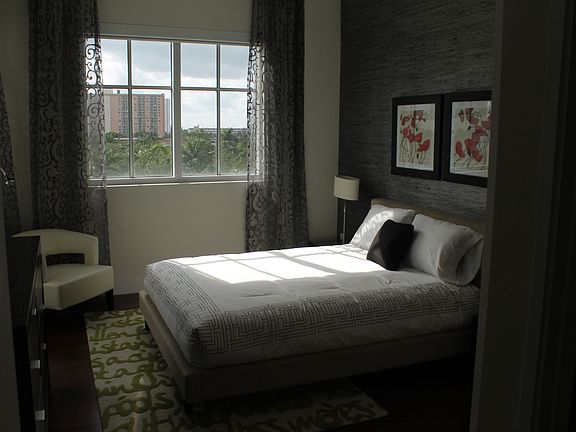 5th image of 150 Sunny Isles Blvd #Th401