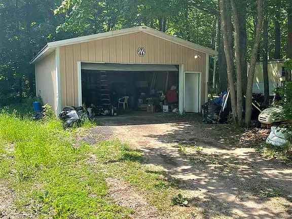 2nd image of 3389 S Circle Dr NE