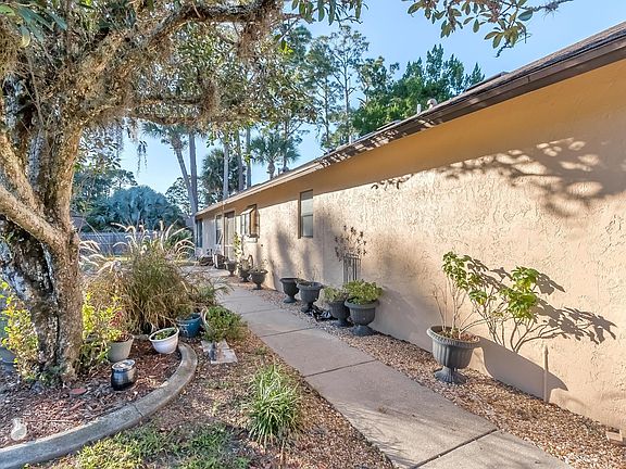3rd image of 931 Stonybrook Cir
