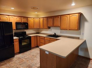 336 Woodridge Pl, Manitowoc, WI 54220