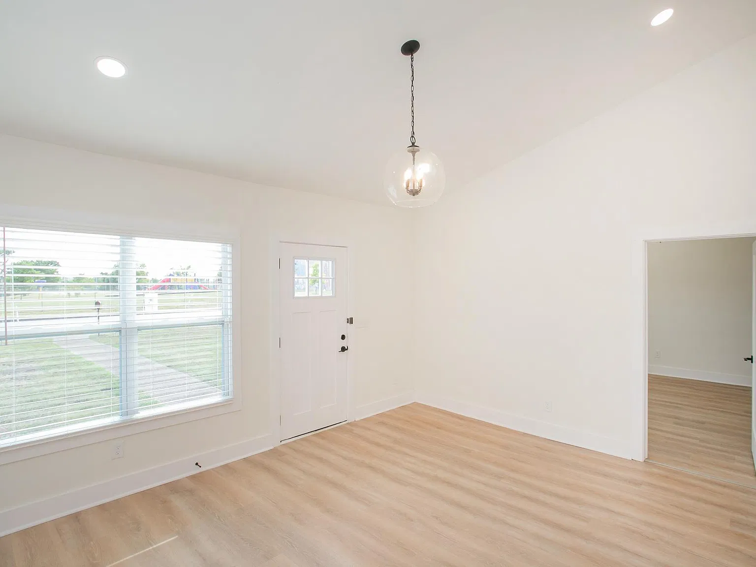 3 bed, 1389 sqft, $2,550 — Photo 4