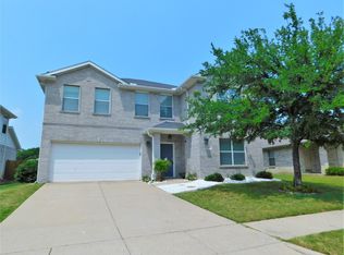 1107 Mockingbird Dr, Aubrey, TX 76227