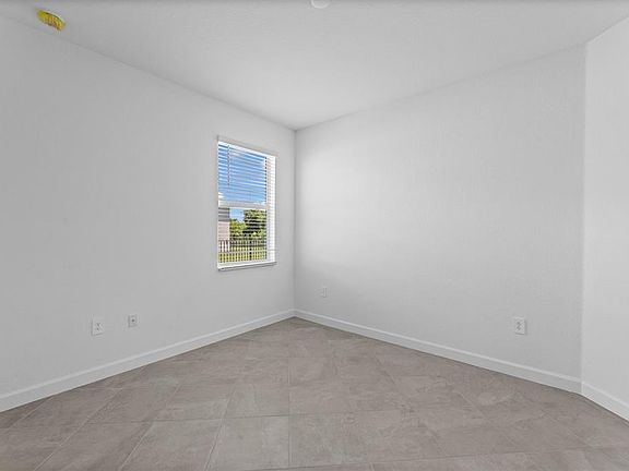 5th image of 19047 Scallop Loop