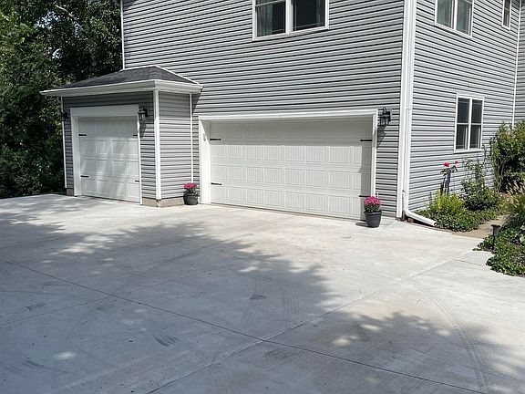 2nd image of 10922 Bel Air Dr