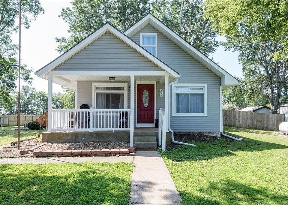WELCOME TO YOUR NEXT HOME AT 305 S ELM STREET, BUCYRUS, KS!