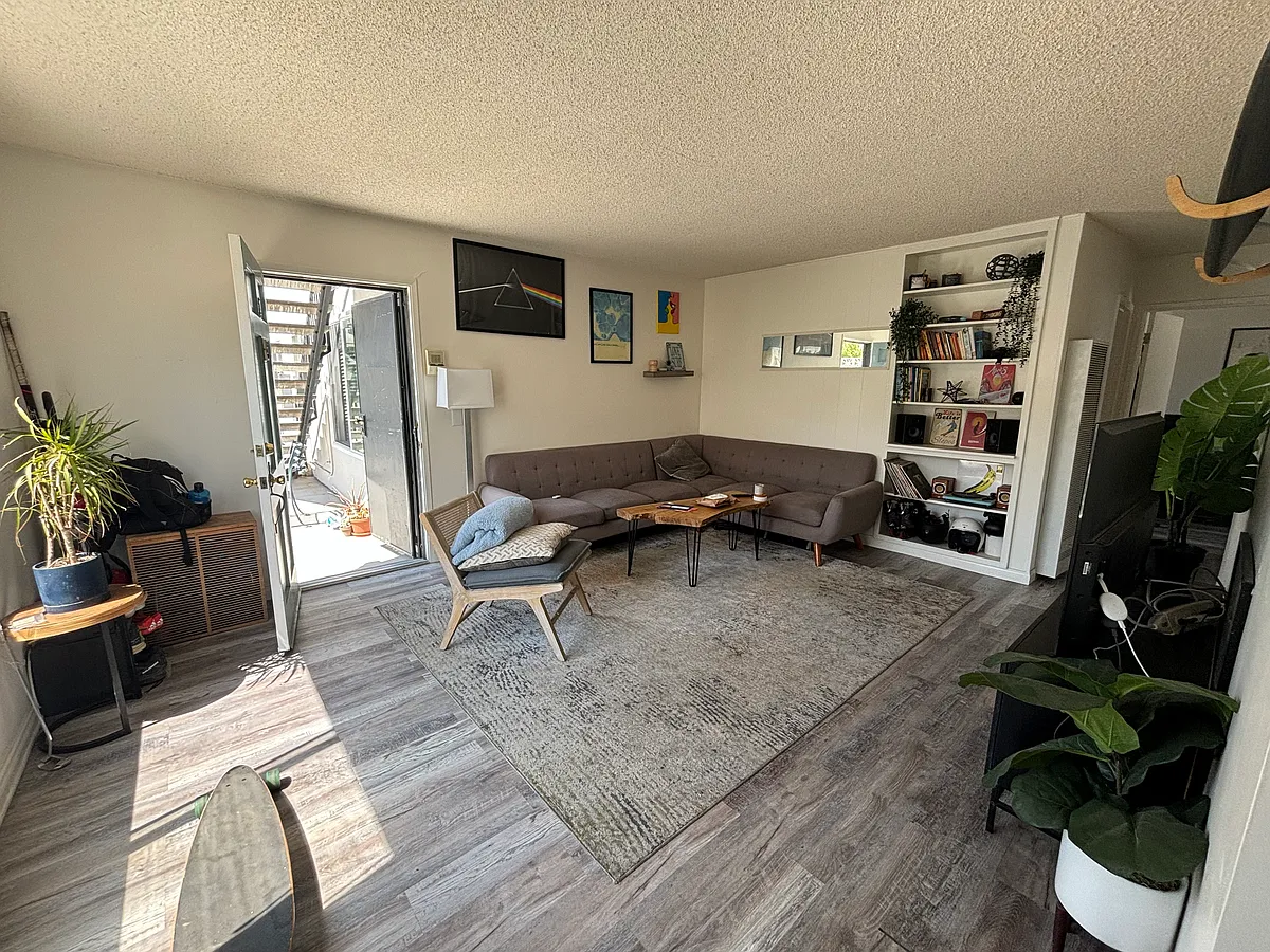 Building Photo - 1320 Felspar St #1