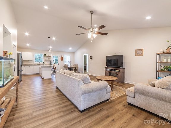 3rd image of 112 Cypress Acres Ln