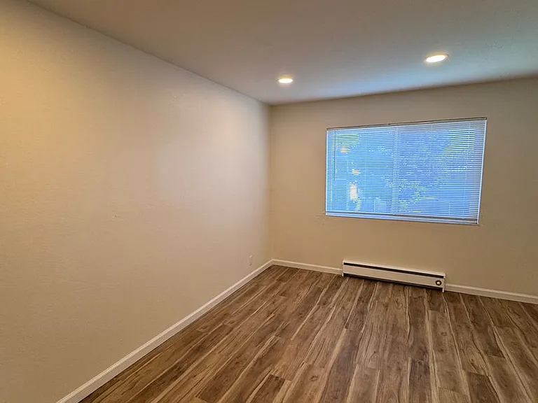 532 Bancroft Avenue — Photo 18