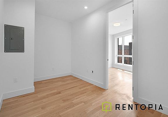5th image of 426 Manhattan Ave #4I