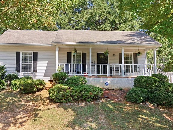 3rd image of 104 Cranewater Dr