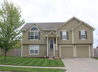 9801 219th Cir, Peculiar, MO 64078