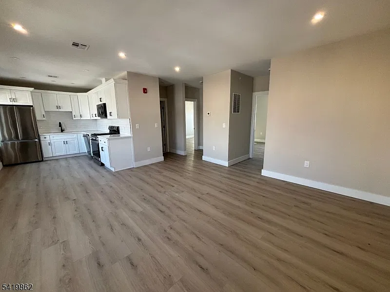 3 bed, 1.0 bath, $2,499 — Photo 2