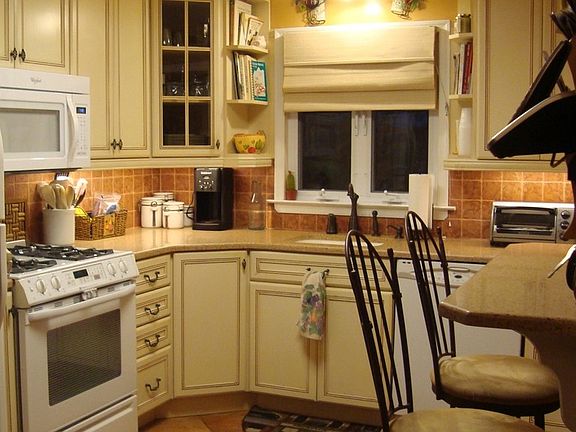 2nd image of 405 Burgher Ave