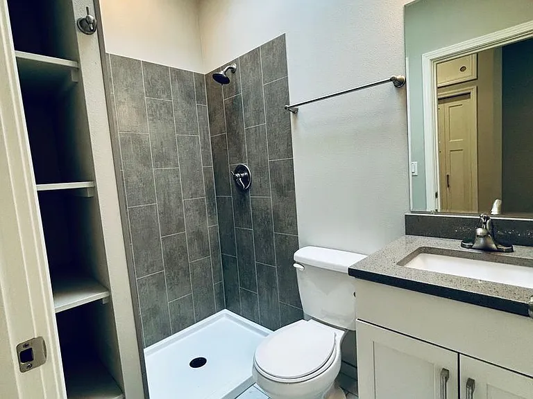 112 N Wenatchee Ave — Photo 21