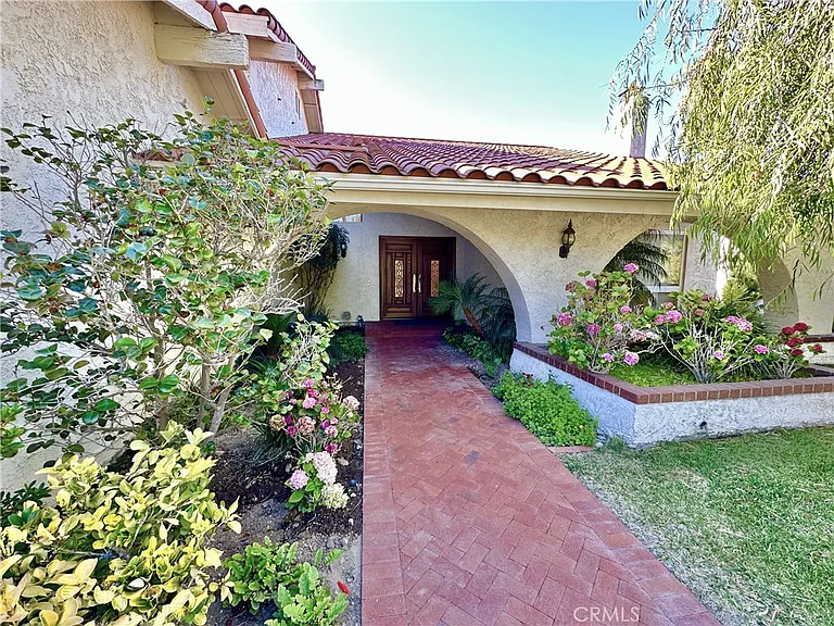 26543 Academy Dr — Photo 3