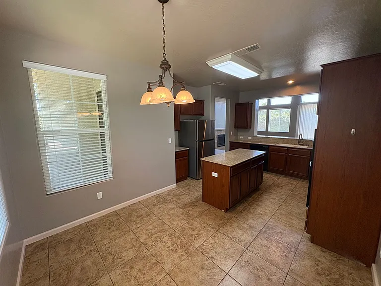 3310 N Tilden Ct — Photo 24