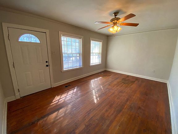 2nd image of 981 Parkhaven Ln