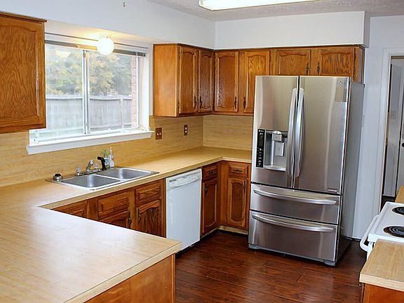 2nd image of 5614 Country Green St