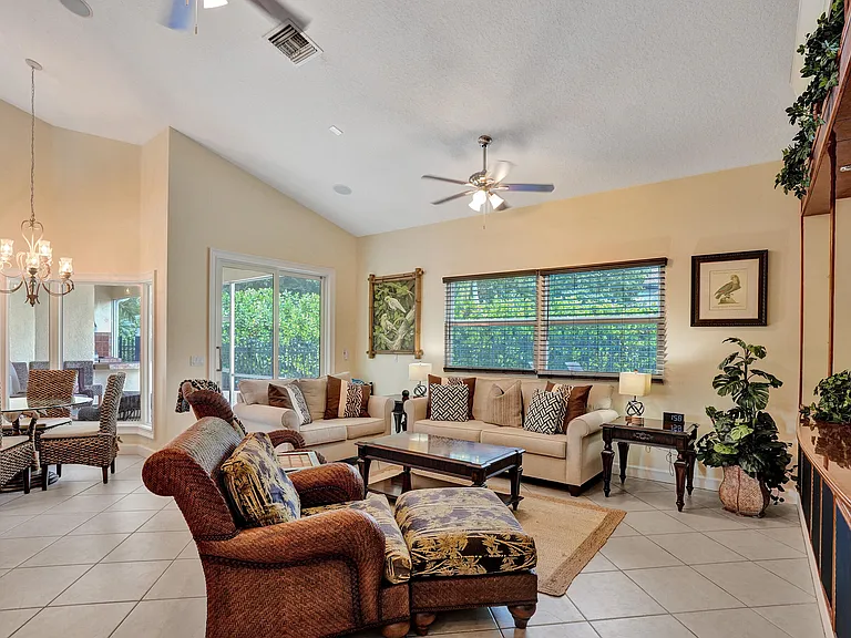 15910 Lindbergh Ln — Photo 19
