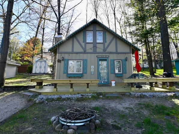 221 Jackson Blvd, Roscommon, MI 48653