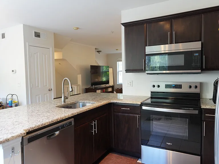 1004 Waterside Dr — Photo 20