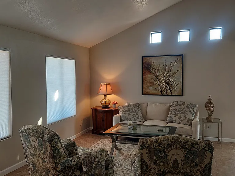 459 E Marigold Ln — Photo 6