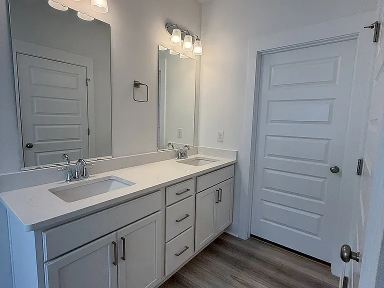 210 Lyla Ln — Photo 24