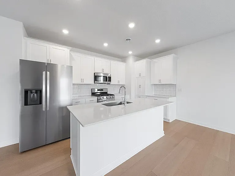 4 bed, 2049 sqft, $2,900 — Photo 3