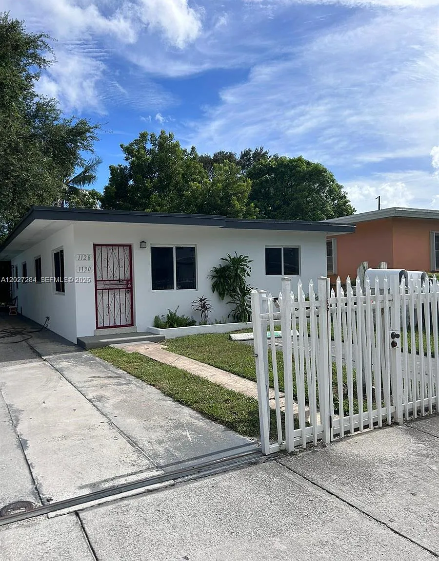 Stephen Manor — Photo 1