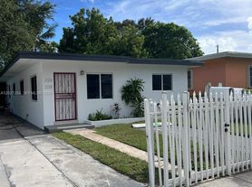 1130 NW 76th St, Miami, FL