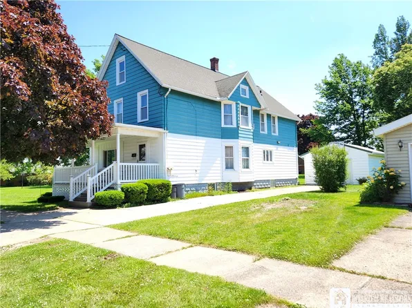 9 Kosciuszko Ave, Dunkirk, NY 14048