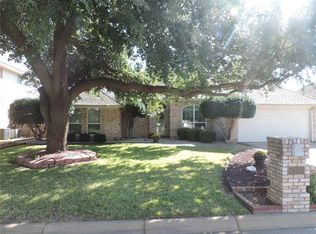 6305 Meadowedge Rd, Arlington, TX 76001