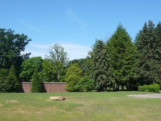 2nd image of 443 Woodland Rd