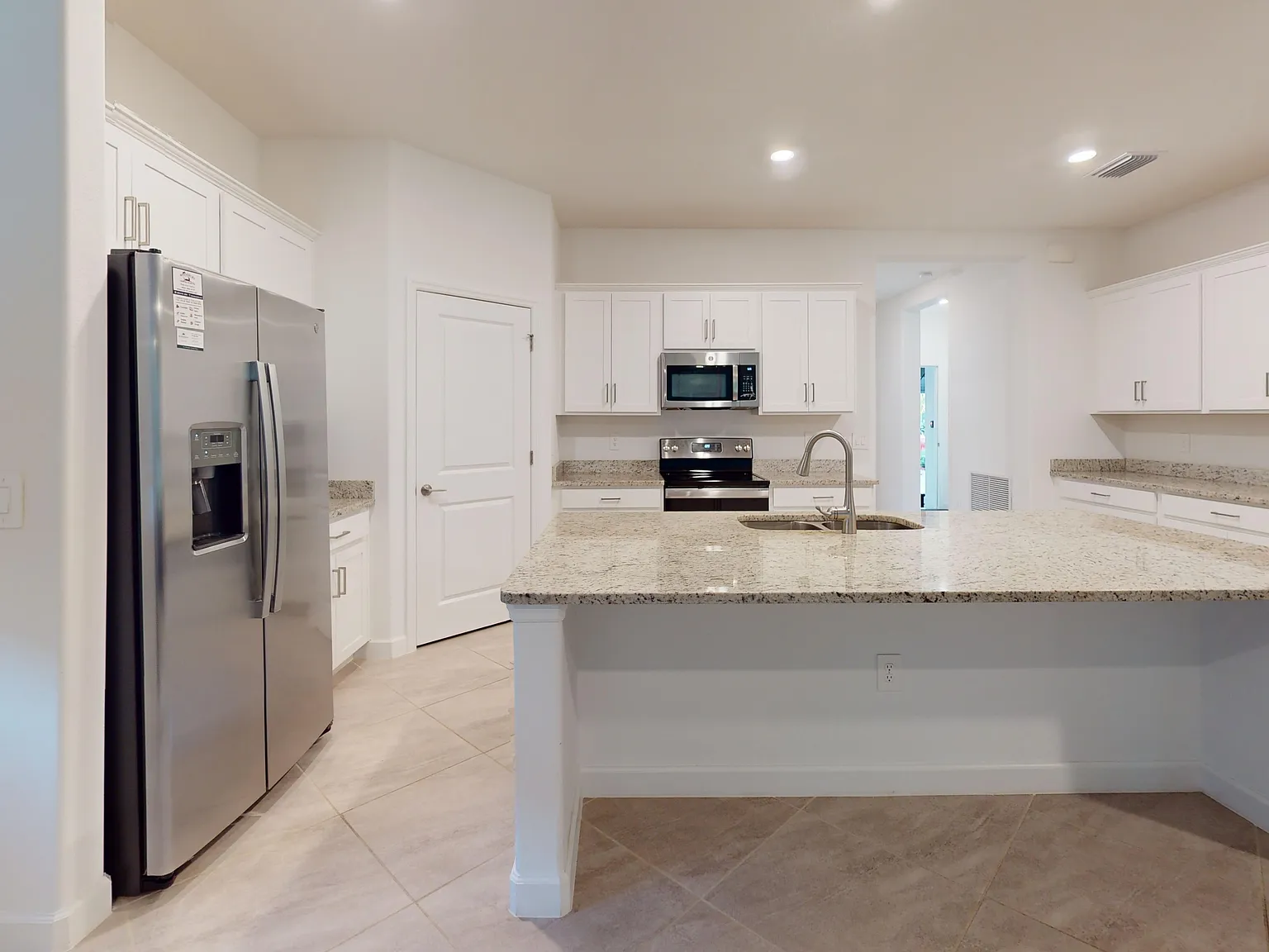 3 bed, 2201 sqft, $2,475 — Photo 2