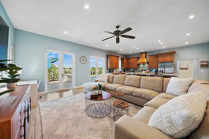 4 bed, 2.5 bath, 2360 sqft, $10,000 — Photo 3