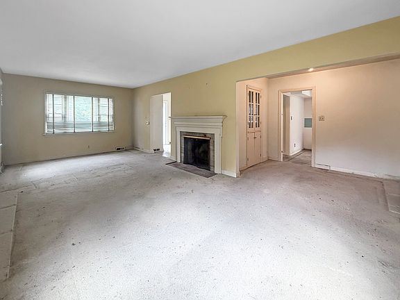 3rd image of 117 W Delaware Ave