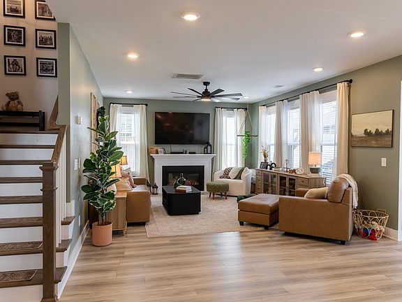 5th image of 836 Redmill Ln