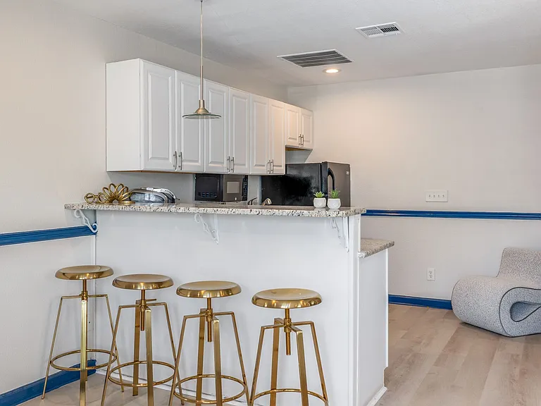 Falcon Point Apartments — Photo 12