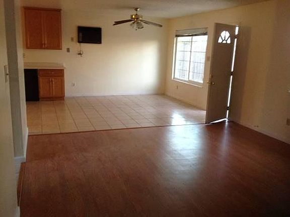 3rd image of 7865 Deerhaven Way