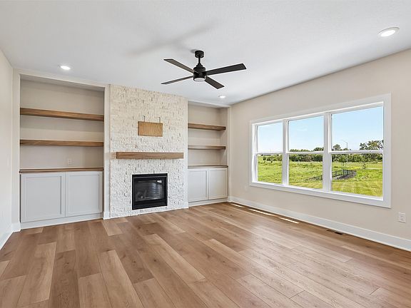5th image of 250 NW Copperleaf Ct