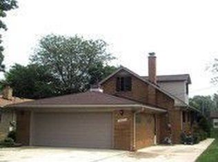29853 Pointe Dr, Gibraltar, MI 48173