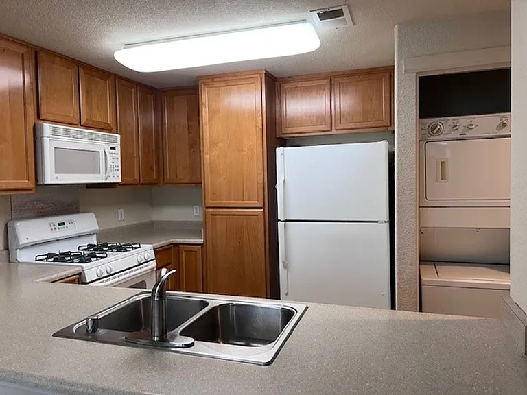 5201 Laguna Oaks Dr #169 — Photo 2