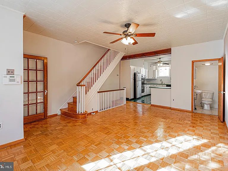1136 Cross St — Photo 1