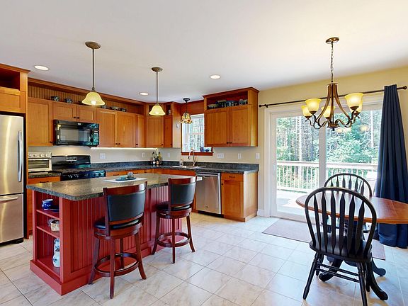 4th image of 387 Mosher Road